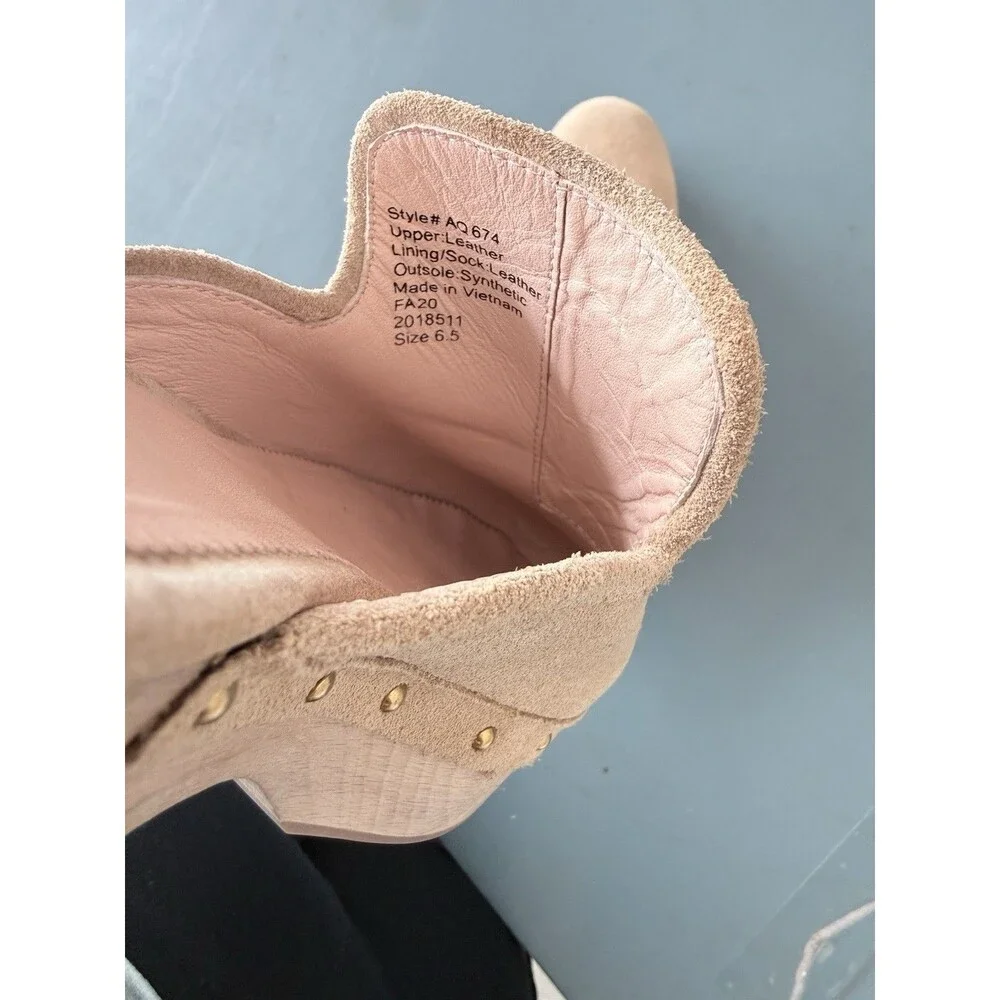 198. J. Crew Beige Leather Slip On Clogs‎ Shoes AQ674 Size 6.5 Brand New